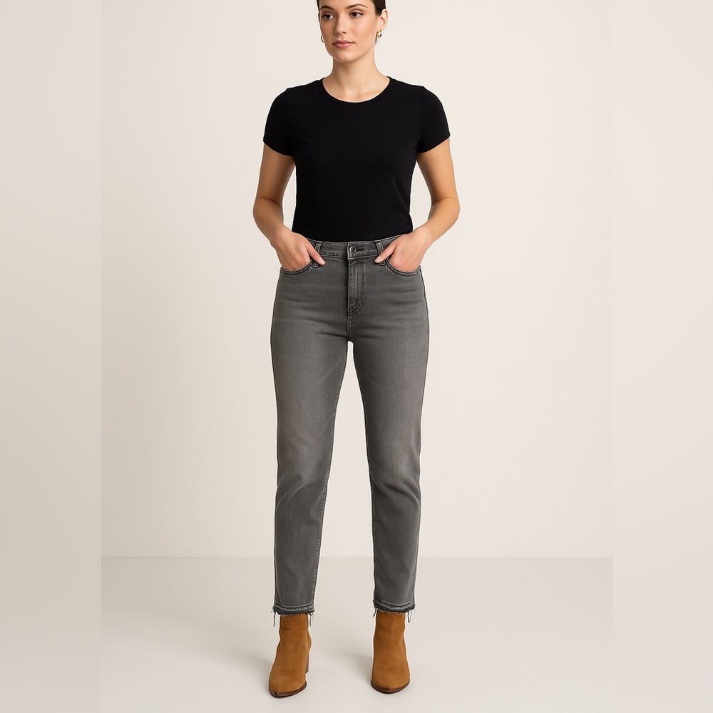 👖 Express Gray High Rise Straight Leg Jeans with Raw Hem | Size 8 AA14